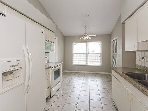 5th image of 4902 9th Ave E