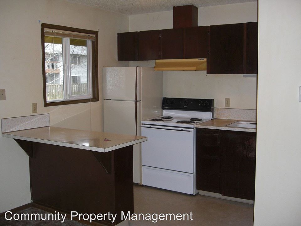 2nd image of 200 SW 2nd St APT 21