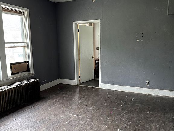 3rd image of 901 S Kanawha St