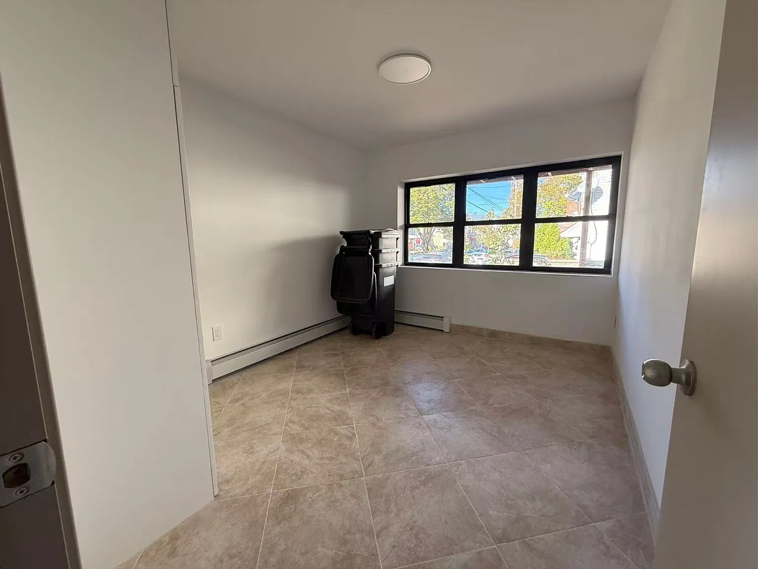 2851 Buhre Ave — Photo 4