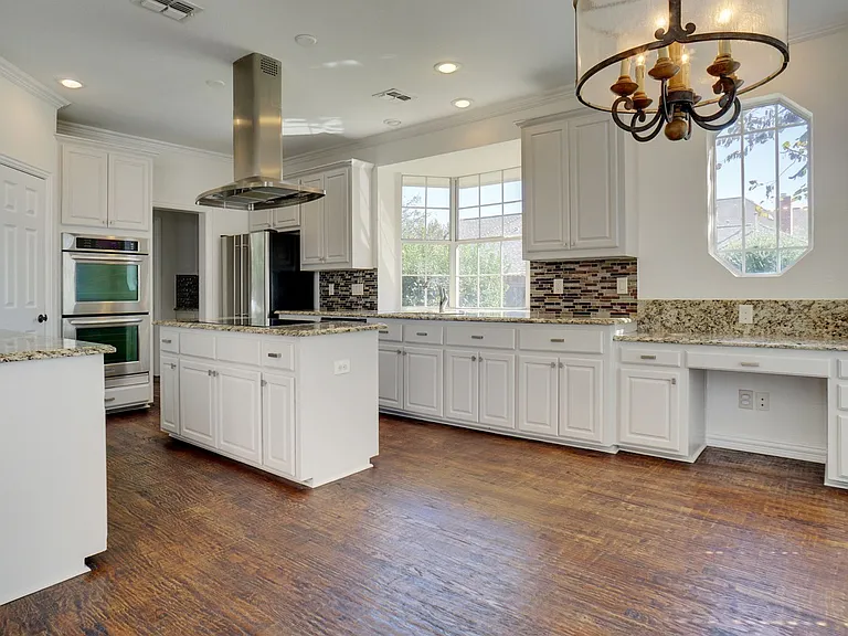 1307 Normandy Dr — Photo 13