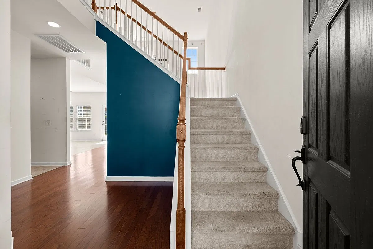 3 bed, 2.5 bath, 1725 sqft, $2,600 — Photo 3