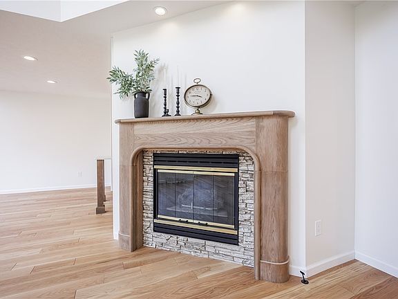 4th image of 396 Spinnaker Ln