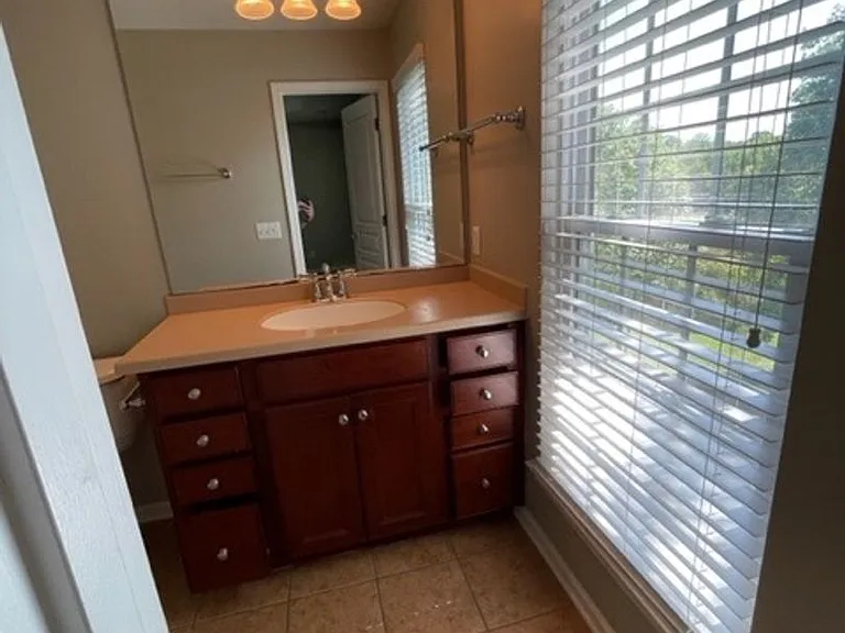 1054 Drayton Ct — Photo 11