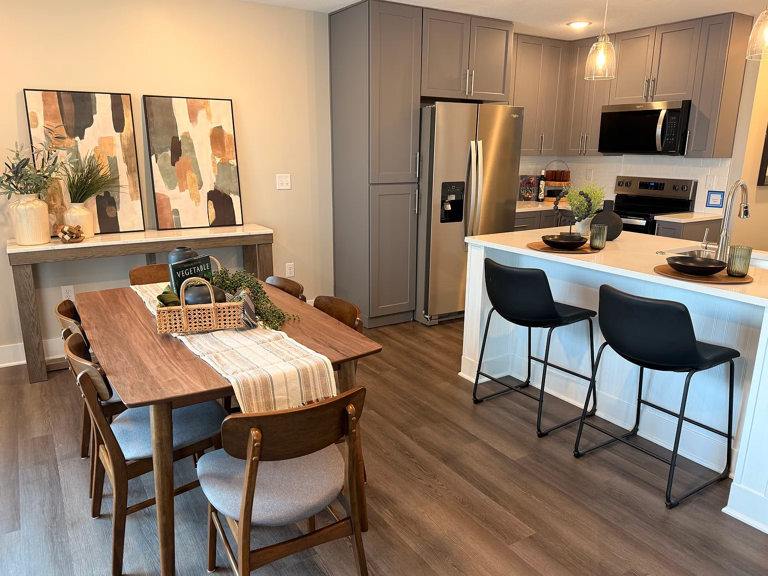 3 bed, 2.5 bath, 1560 sqft, $2,200 — Photo 4