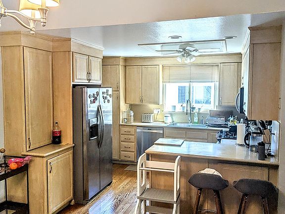 3rd image of 107 Begonia Ct