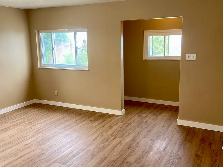 1004 Toman Ave — Photo 3
