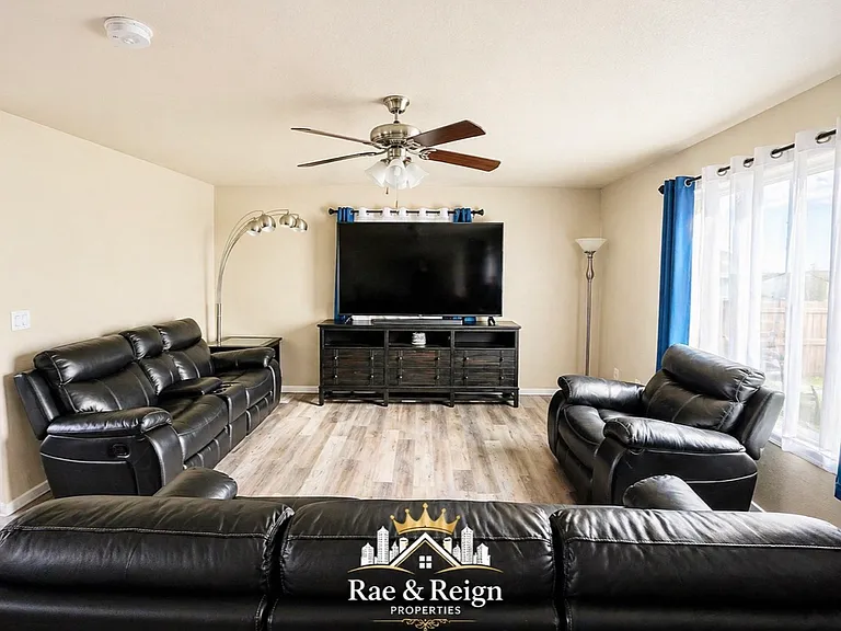 12029 Eagle Crest Ct — Photo 2