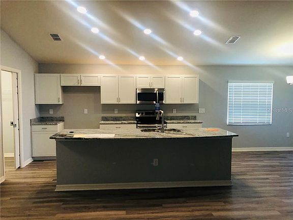 4th image of 398 Pentas Ln