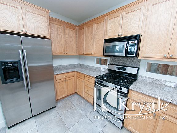 4th image of 481 Lexington Dr