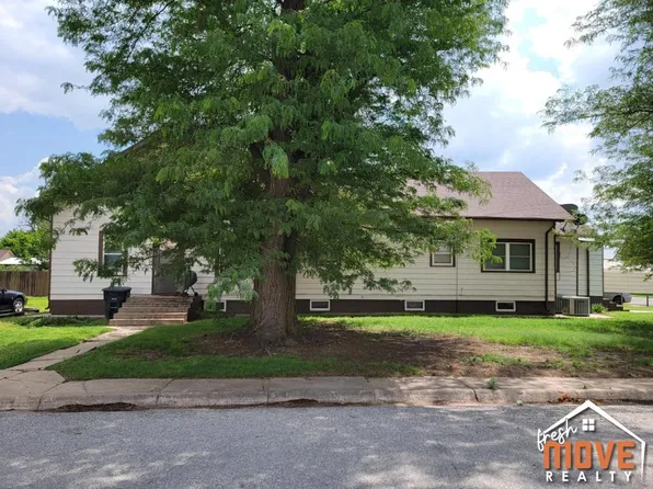 300 S 1st St, Cimarron, KS 67835