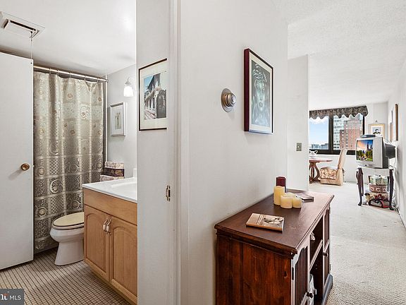 5th image of 1420 Locust St APT 27J