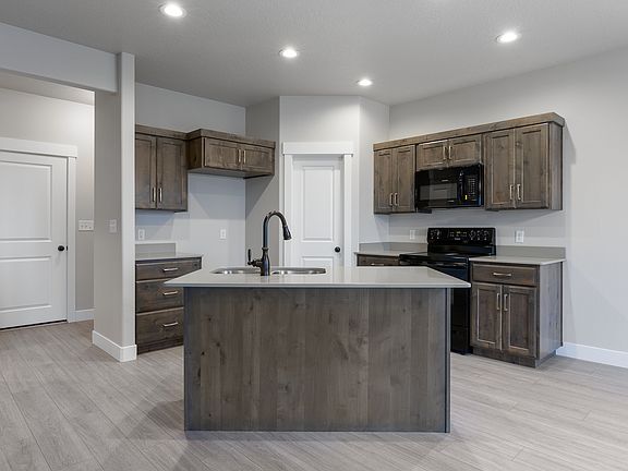 3rd image of 2682 Eagle Dr #2OC