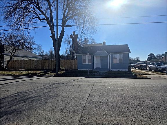 2nd image of 1202 Sacramento St