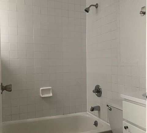 5th image of 165 W 4th St APT 6