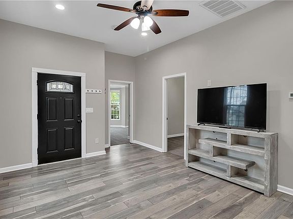 4th image of 718 Lyons Ave