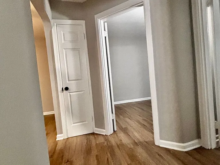 555 Hadley Avenue — Photo 20