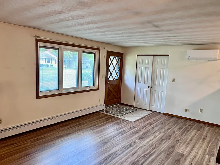 3 Merrill Dr — Photo 2
