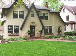 7233 Jarboe St, Kansas City, MO 64114
