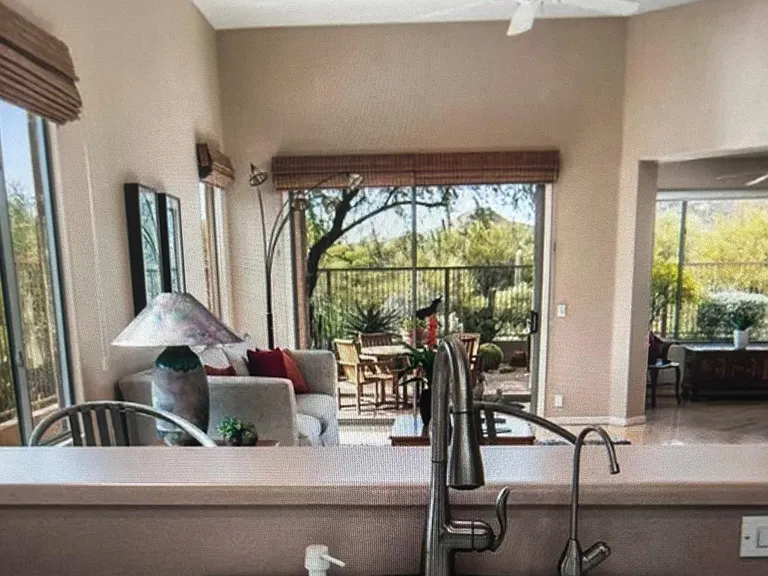 Open from kitchen to north view inside!