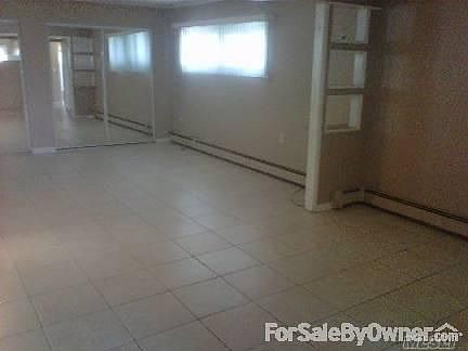 5th image of 180 Elm Dr E