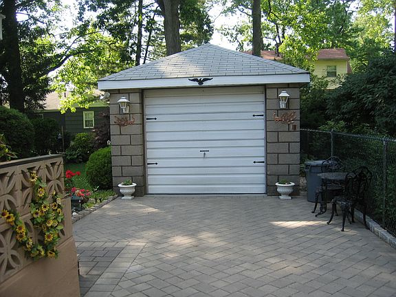 DETACHED GARAGE