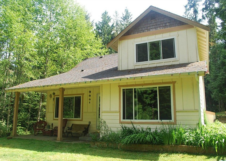 1st image of 719 NE Erickson Ln