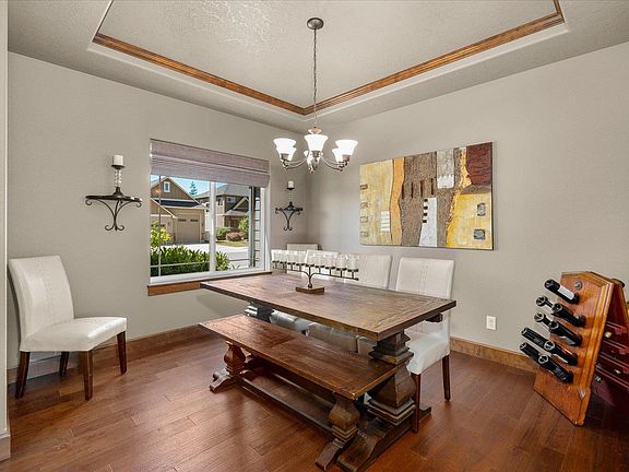 5th image of 2025 S Selkirk Dr