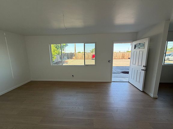 2nd image of 966 Myrna Ave #4