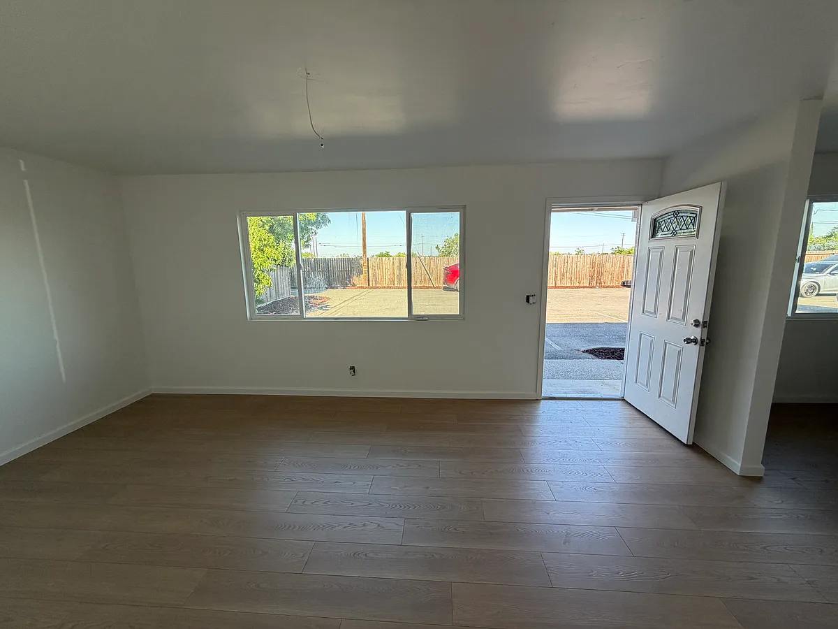 Building Photo - 966 Myrna Ave #4