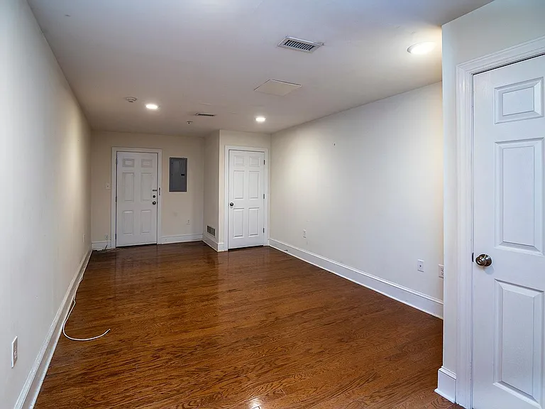 2027 Walnut St — Photo 9