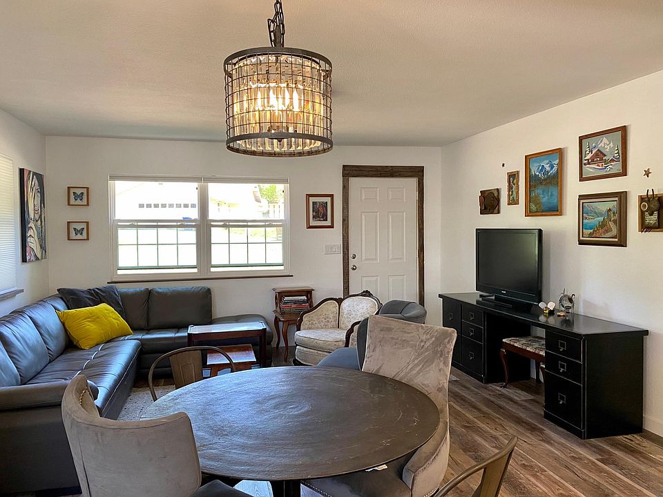 Furnished apartment that rents month to month.