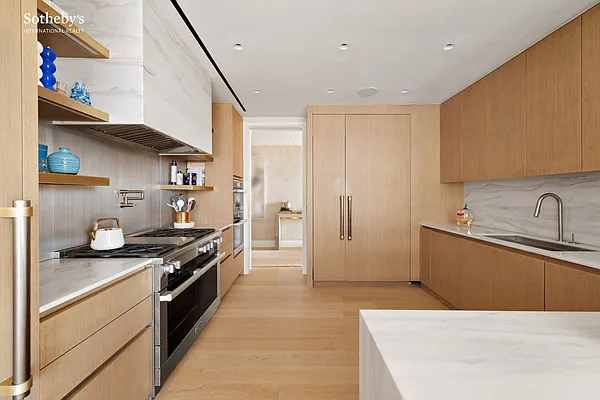 Sold by Sotheby's International Realty | media 36