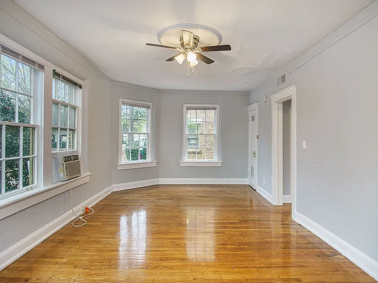 Sycamore Manor Apartments — Photo 11