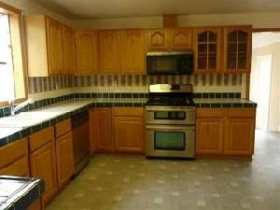 3rd image of 8128 Veterans Dr SW