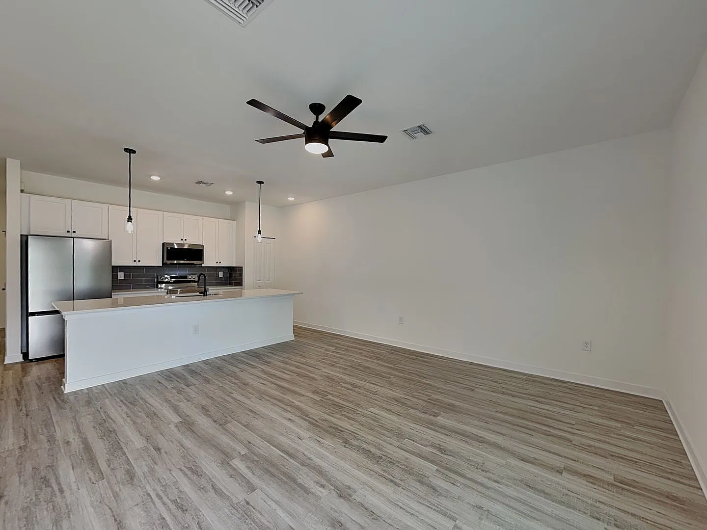 3 bed, 2.0 bath, 1198 sqft, $1,795 — Photo 3