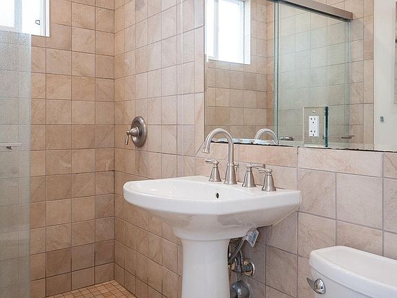 2nd image of 863 Sapphire St APT 12