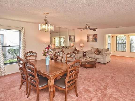 3rd image of 685 Oak Hill Cir