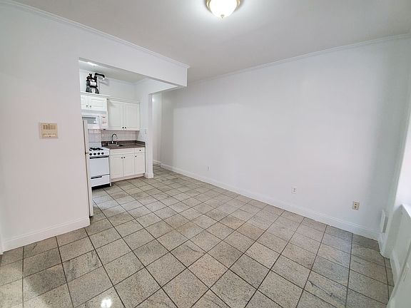 5th image of 330 W 15th St APT 4B