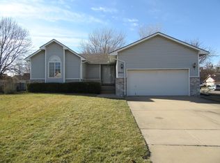 8933 W Meadow Knoll Ct, Wichita, KS 67205