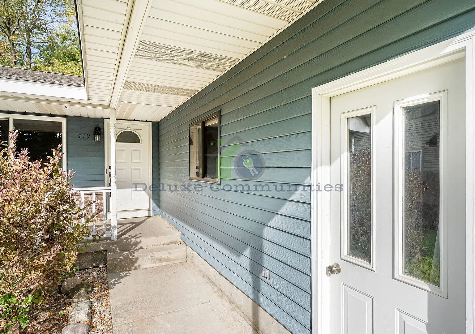 Beautiful Spacious 4 Bedroom Kentwood Home — Photo 4