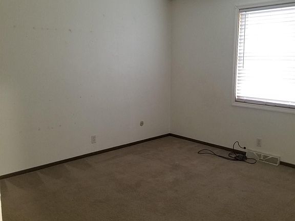 5th image of 2702 W Millbrook Ct #4