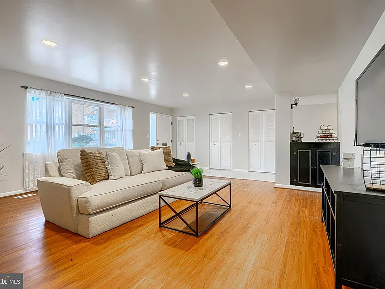 3645 Glengyle Ave #3F — Photo 4