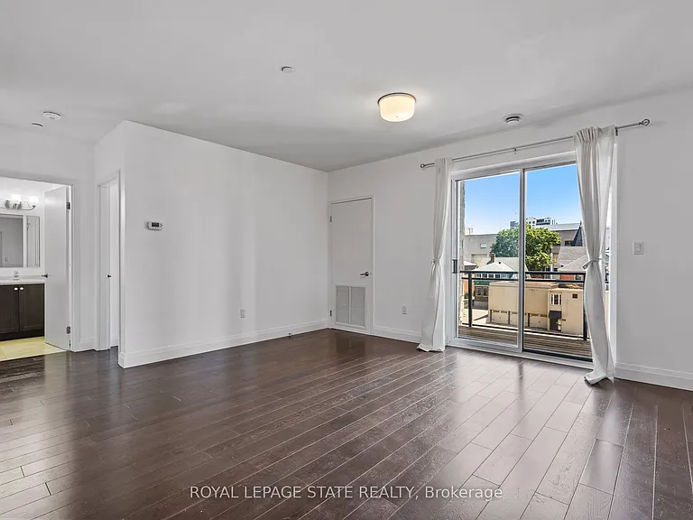 26 Wellington St #402 — Photo 11