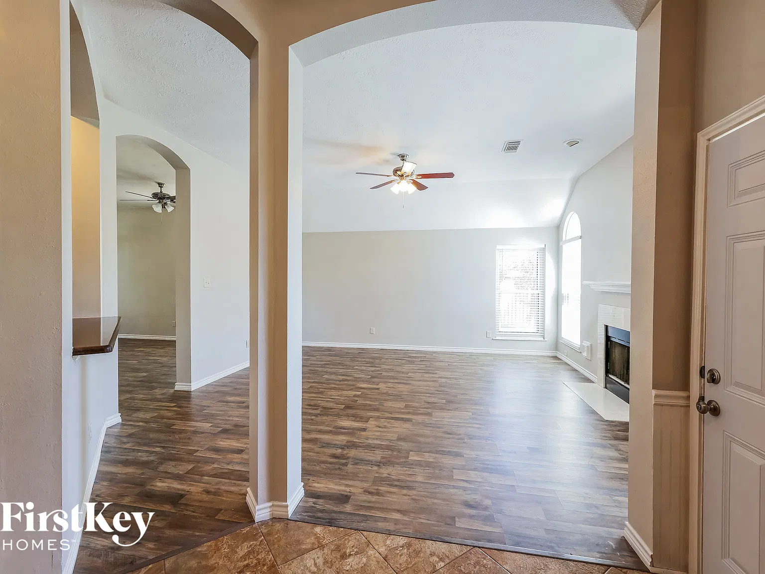 4 bed, 2.0 bath, 2071 sqft, $2,650 — Photo 3