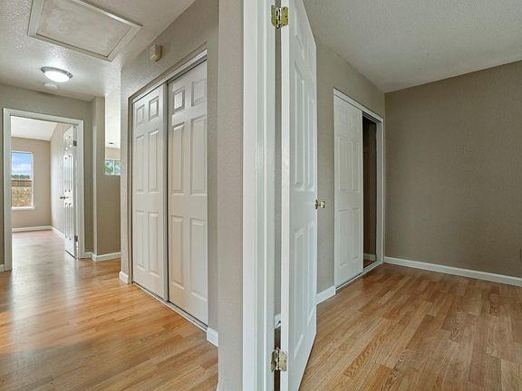 4th image of 2122 Grey Stone Dr