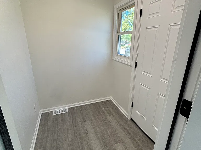 1348 Waite St — Photo 2