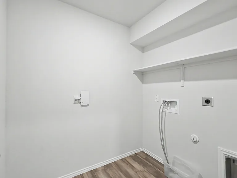 1100 Ottoman Loop — Photo 18