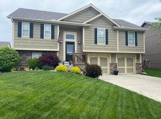 11504 N Bristol Ave, Kansas City, MO 64156