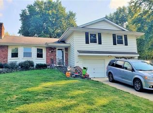237 Bittersweet Ln, Lansing, KS 66043